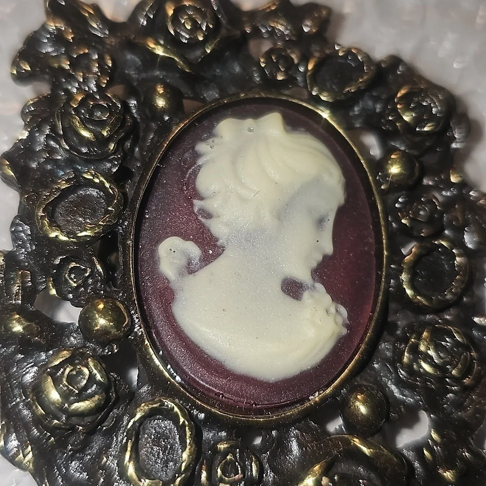 Cameo Belt Buckle NWOT
